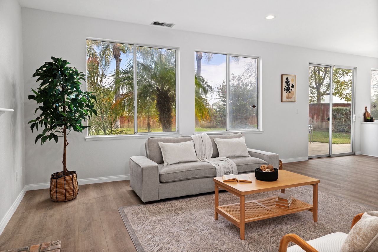 Ardilla Place living room